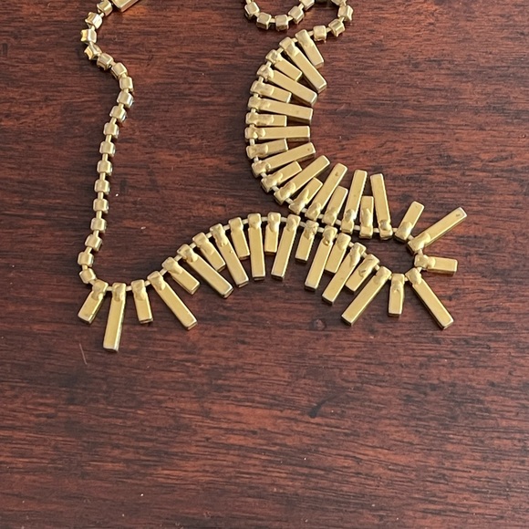 Vintage gold tone metal bib collar necklace with turquoise color stones - Picture 5 of 9